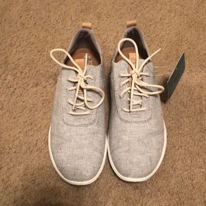 Toms 8.5 . Style : Carrillo . Never worn